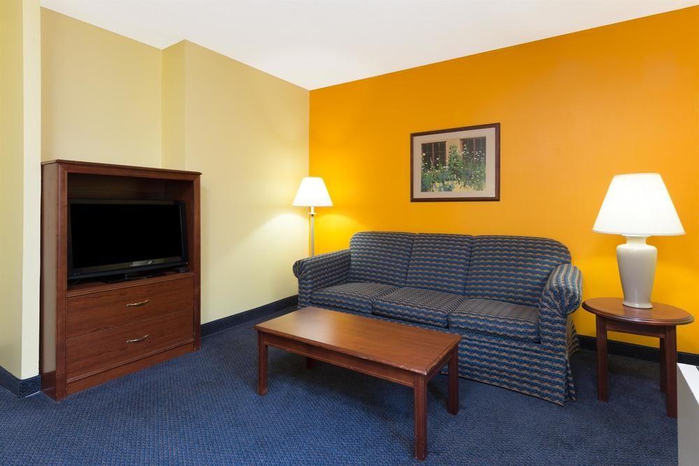 Motel 6 Springfield, Il - Airport Eksteriør bilde